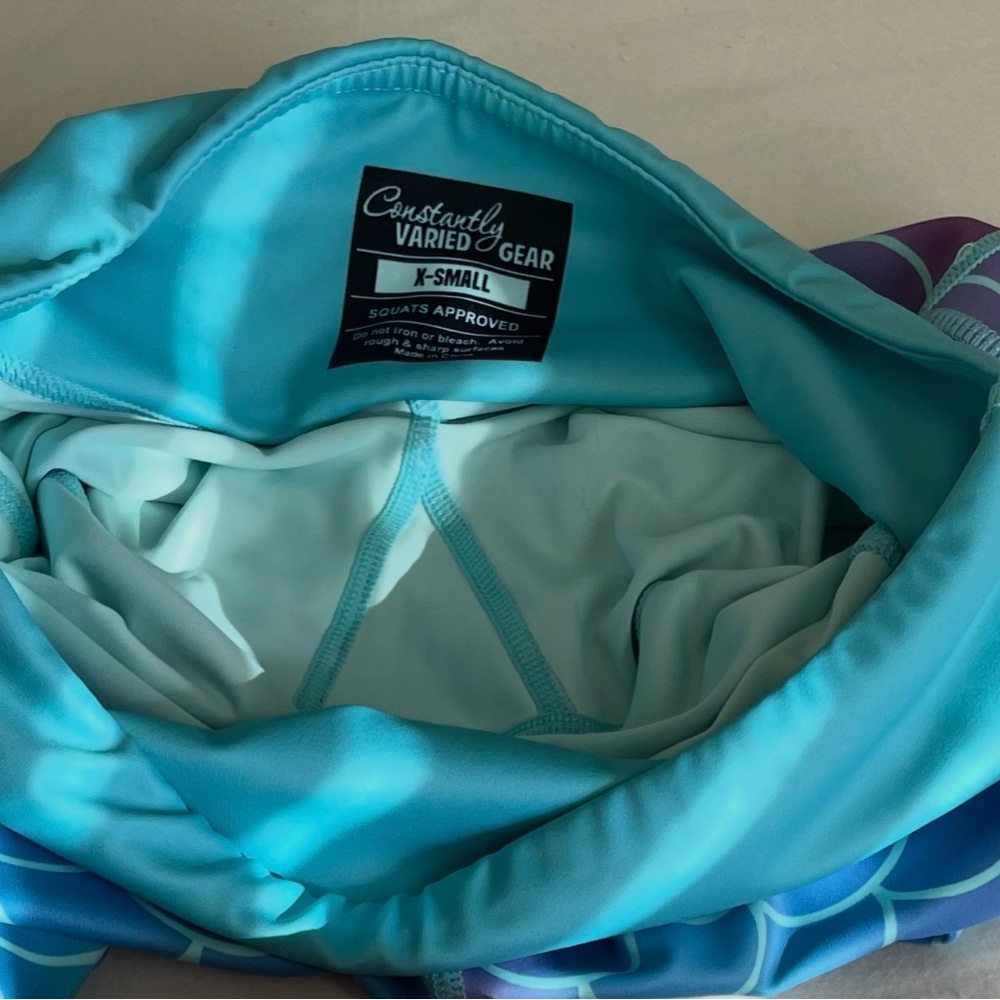 XS capri Mermaid CVG leggings - Picture 3 of 3